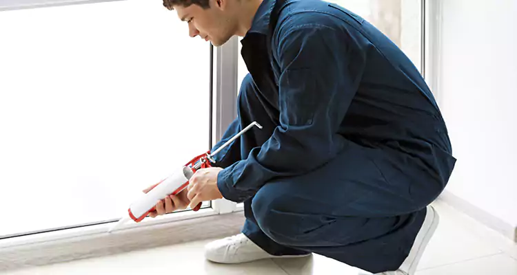 Window Glass Caulk Repair in Navarre, FL