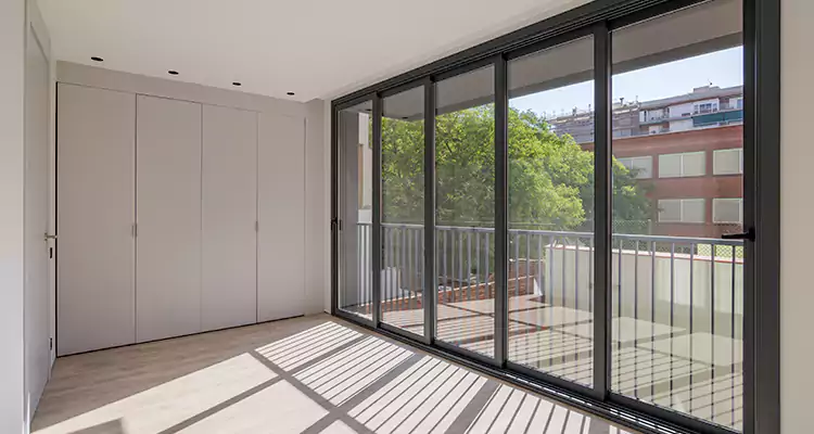 Fix Sliding Screen Door Track in Navarre, FL